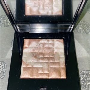 Bobbie Brown Highlighting Powder